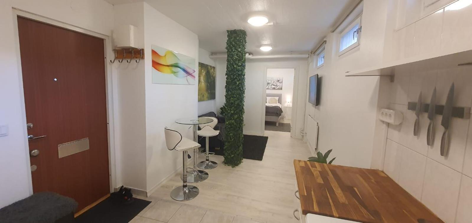 Beautiful Basement Apartment, Very Private And Close To The Metro Στοκχόλμη Εξωτερικό φωτογραφία