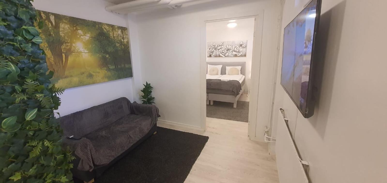 Beautiful Basement Apartment, Very Private And Close To The Metro Στοκχόλμη Εξωτερικό φωτογραφία